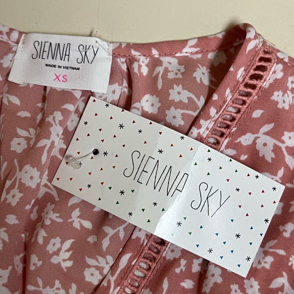 Sienna Sky Women's Floral Pink Blouse, Size XS - NWT - Picture 5 of 8